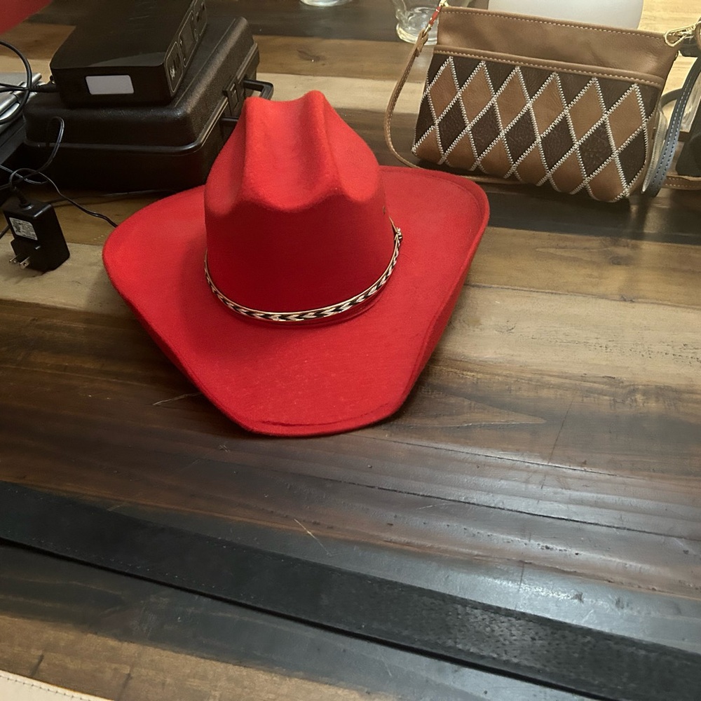Red cowboy hat size 7 1/4